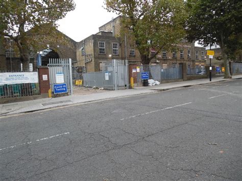 Bus Garage Stamford Hill David Hillas Cc By Sa Geograph