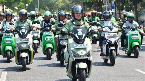 Gebyar Konvoi Motor Listrik Bareng Gubernur Khofifah Pecahkan Rekor