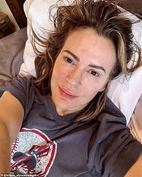 Alyssa Milano Is 50 Whos The Boss Star Is Fresh Faced As She Hits A