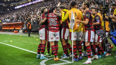 Flamengo bate o São Paulo no Morumbi e vence a quinta seguida no