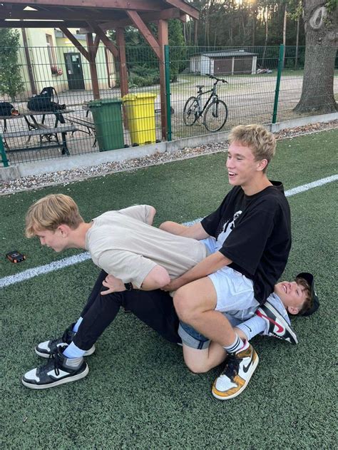 Pin By Camila Alves On Snabbsparade Pins In 2025 Cute Blonde Guys Cute Emo Guys Cute Gay Couples