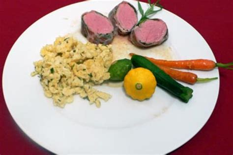 Saltimbocca Vom Kalbsfilet Mit Rosmarinsp Tzle Und Zwerggem Se Rezept