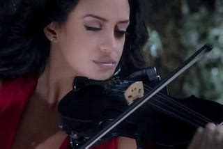 Best Female Violinist Today – Medium