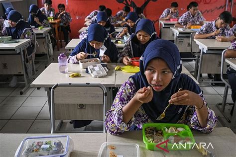 Makan Siang Gratis Hak Gizi Atau Beban Dana Pendidikan Kalawaca