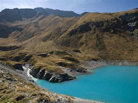 无人横图俯视航拍室外白天旅游度假湖湖泊美景森林山山脉树林水植物瑞士欧洲阴影光线影子湖面景观山峰