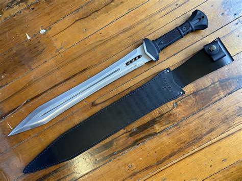 United Cutlery Honshu Gladiator Sword Black Leather Sheath Blade Master