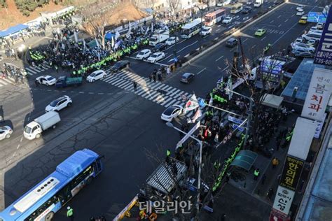 이재명 검찰 출석갈라진 보수 진보 단체 집회 네이트 뉴스