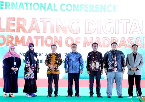 Foto Bersama Dalam Konferensi Internasional Akselerasi Transformasi