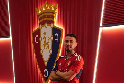 Osasuna Moi G Mez Nuevo Refuerzo De Osasuna Marca