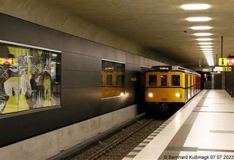 Europa Deutschland Berlin Mitte U Bahnhof Unter Den Linden U Bahn