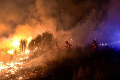 Portugal Wildfires Hospital Hundreds Of Homes Evacuated In Madeira