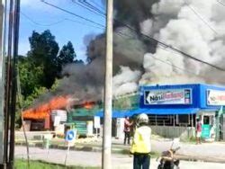 Rumah Makan Samping RSUD Kota Kendari Dilalap Si Jago Merah