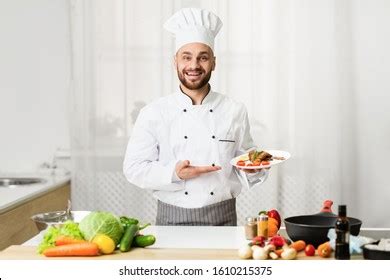 31 745 Chef Presenting Images Stock Photos Vectors Shutterstock