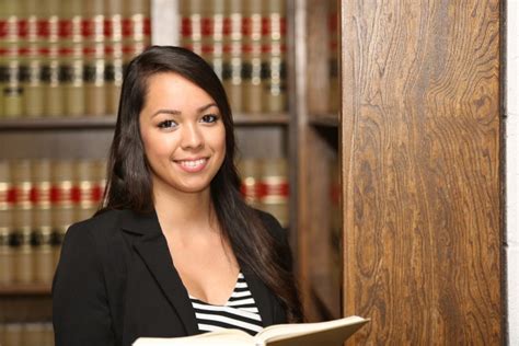 5 Essential Tips To Find The Best Immigration Lawyer