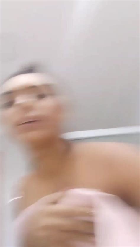 Brunette Paying Titty During Video Call With Friend Cnn Amador