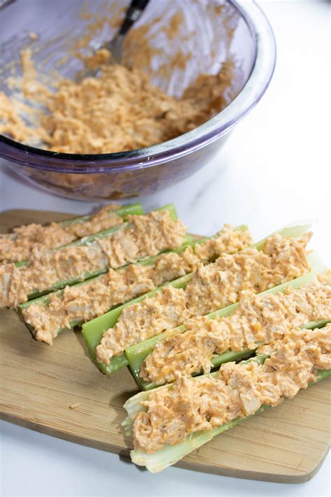 Easy Delicious Healthy Buffalo Chicken Dip Recipe that is Diet Friendly