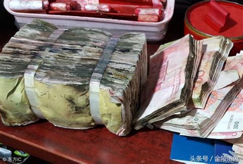 老人20万现金藏床底少了近1万，专家提醒不要将现金放在这些地方 搜狐大视野 搜狐新闻