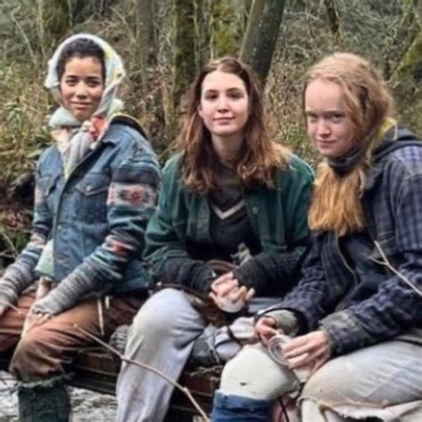 Pin By On Yellowjackets Shipman Lesbian Moms Lesbian