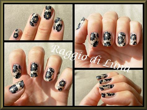 Raggio Di Luna Nails Black Flowers On Nude Golden