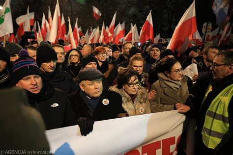 Protest 11 Stycznia Zwolennicy PiS Przyjechali Na Marsz Wolnych