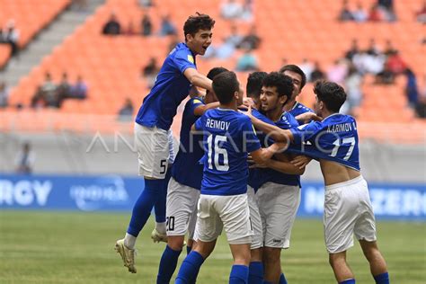 Piala Dunia U 17 Inggris Melawan Uzbekistan ANTARA Foto