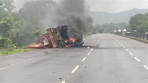 Palghar News Truck Carrying Empty Hydrogen Cylinders Catches Fire On