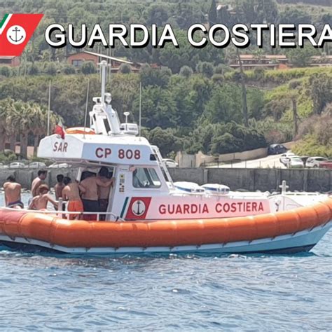 Barca Affonda A Briatico La Guardia Costiera Salva Sette Ragazzi