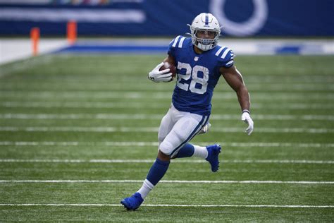 Colts Jonathan Taylor Ranked 9th Among Nfl Rbs Yahoo Sports