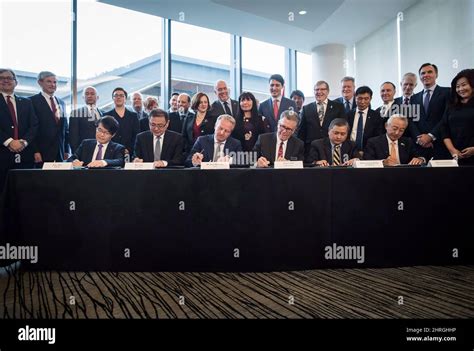 Seated From Left To Right Inkee Kim Of Kogas Wei Gao Of Petrochina