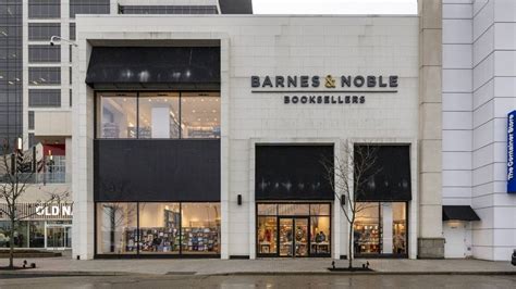 Look inside the new Barnes & Noble store in Kenwood