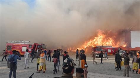 Huge Fire Disrupts Mahakumbh Triggers Destruction In Tent City