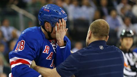 13 Awful Hockey Injuries | Mental Floss