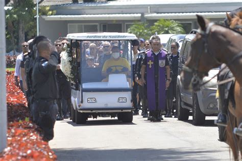 Pm Morto Em Irajá é Enterrado Na Zona Oeste Rio De Janeiro O Dia