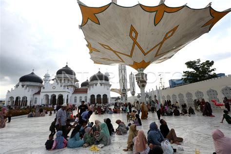 Wisata Religi Masjid Baiturrahman Aceh Antara Foto