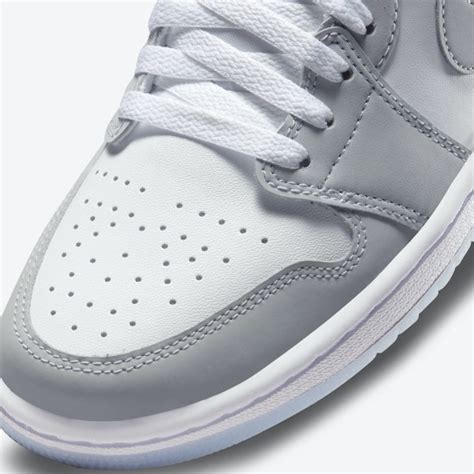 Air Jordan 1 Low Wolf Grey WMNS DC0774-105