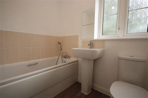 Henry Walk Dartford Kent Da1 3 Bedroom End Terrace House To Rent