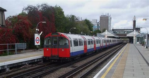 London Underground: The West London Tube stations just 2 minutes apart ...