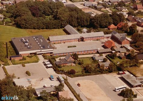 arkiv dk Luftfotos af Bække skole set fra forskellige vinkler