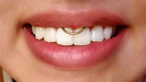 Frenulum Piercing Gold Bcr Smiley Piercing Smiley Piercings Na Boca