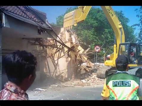 Penertiban Bangunan Yg Ada Di Atas Saluran Air Di Rt Rw