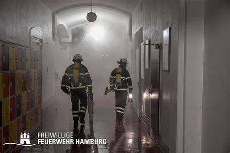 Feuer Im Heizungskeller Einer Schule Freiwillige Feuerwehr Hamburg