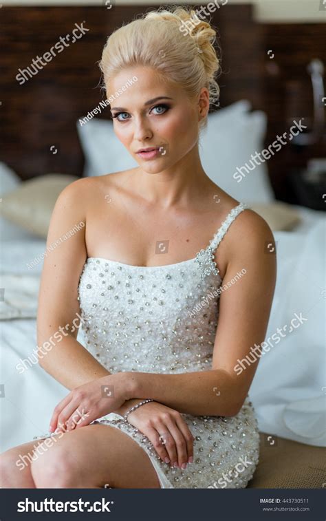 Sexy Blonde Short Wedding Dress Sits ภาพสตอก Shutterstock