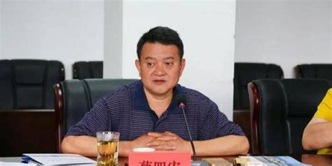 云南夫妻档“明星官员”双双落马后，一名敛财300万的亲属被判刑手机新浪网