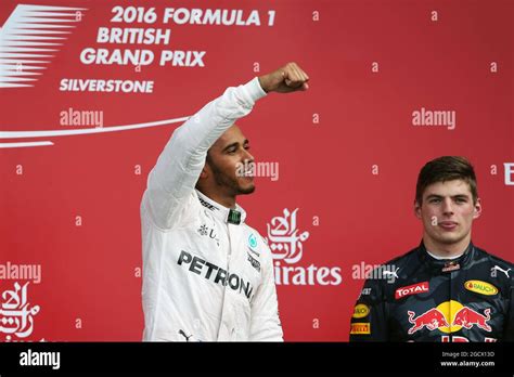 Red Bull Racing Feiert Auf Dem Podium Lewis Hamilton Fotos Und