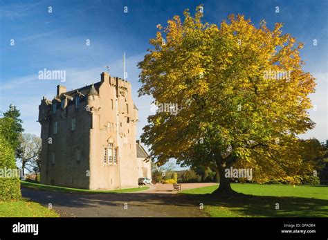 Scotland autumn castle hi-res stock photography and images - Alamy