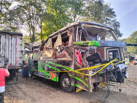 Bus Rombongan Smk Lingga Kencana Kecelakaan Maut Dirjen Hubdar