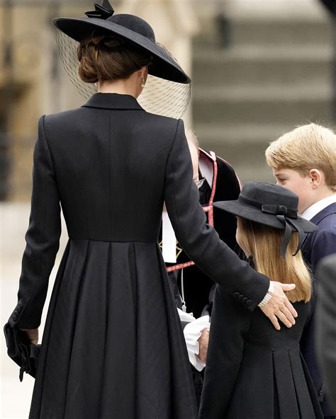 La Principessa Charlotte Veste Di Nero Per La Prima Volta Con Il