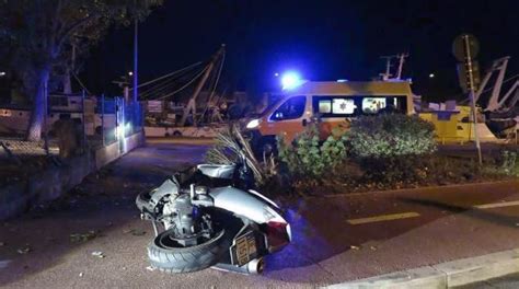 Rimini Incidente Con Lo Scooter Gravissimo Un Barista Video