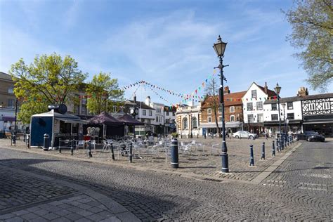 10 Best Commuter Towns From London With Prices From £385000 Express