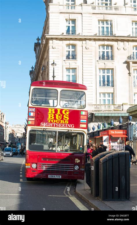 London tour red touristic bus. Vintage bus Stock Photo - Alamy